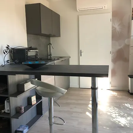 Holiday home My Cosy Mobil-home Saint-Quentin-la-Poterie
